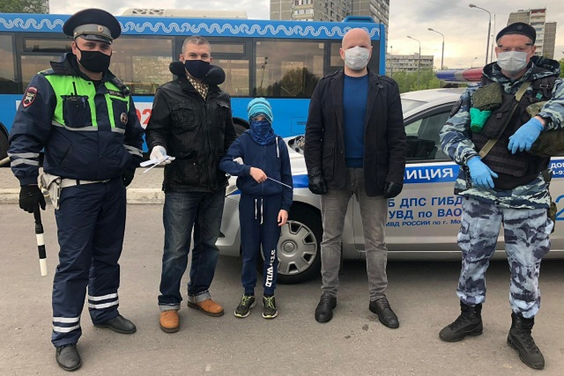 В преддверии Дня защиты детей председатель Общественного совета при УВД по ВАО, совместно с сотрудниками ГИБДД провели профилактический рейд   