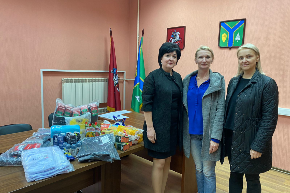 Муниципальные депутаты передали гуманитарную помощь