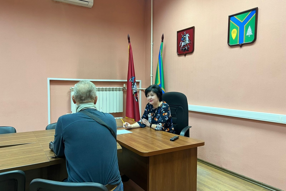 Рабочая неделя началась с приема жителей