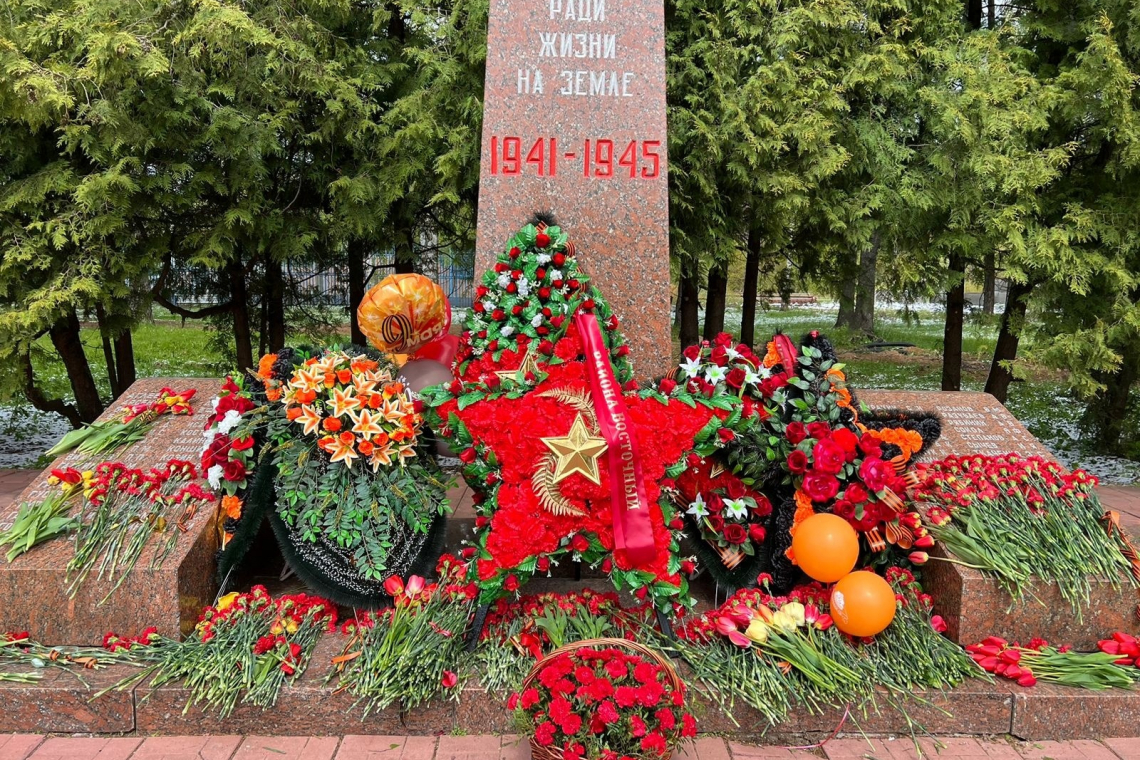 9 мая в поселке Акулово состоялось возложение цветов к мемориалу
