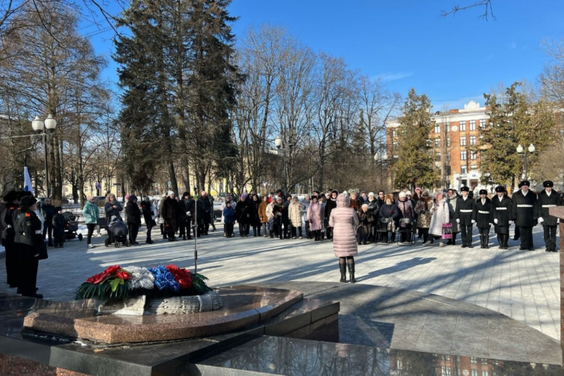 Сегодня в Восточном в честь Дня защитника Отечества возложили цветы к мемориалу «Защитникам Родины в ВОВ»