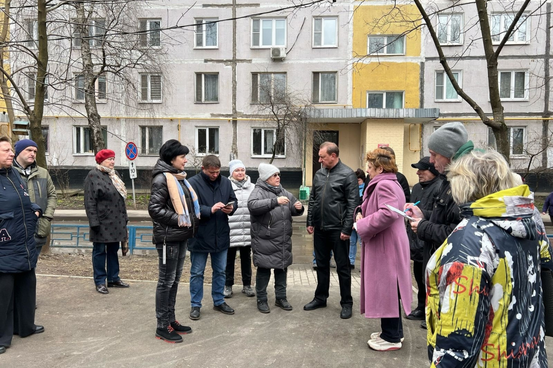 05 апреля глава муниципального округа Лебедева Н.Н. приняла участие в обходе главы управы Хрулева А.П.