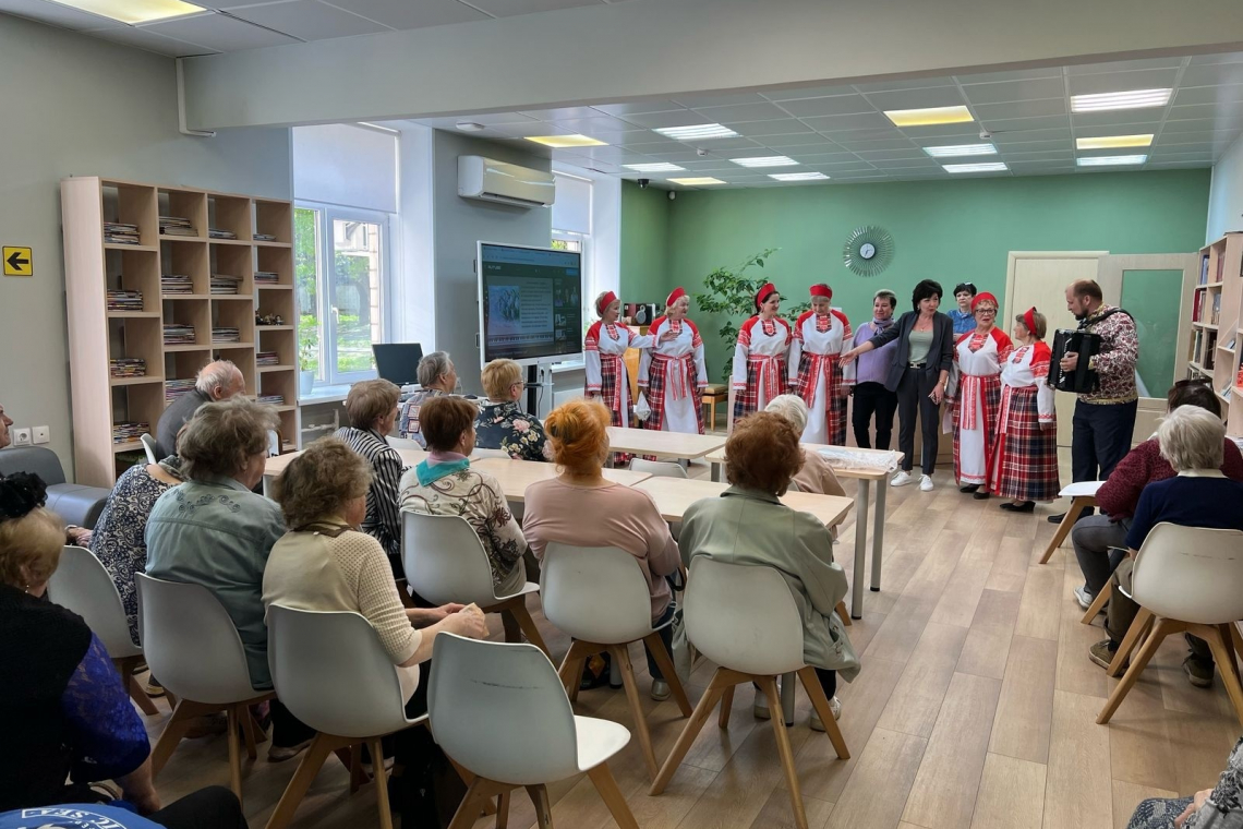 Сегодня в библиотеке № 89 прошел весенний концерт ансамбля народного коллектива хора русской песни Сударушка - "Звучи, песня русская!"