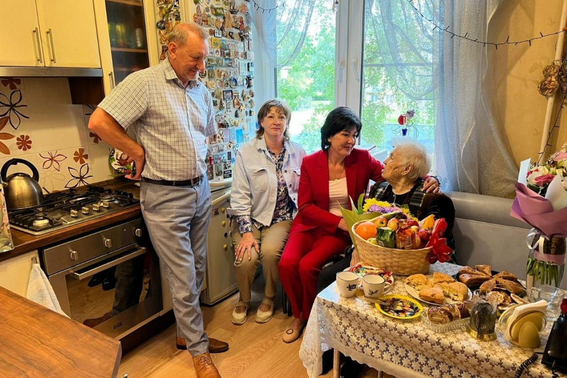 Поздравили с 99-летием Анну Сергеевну Сазыкину