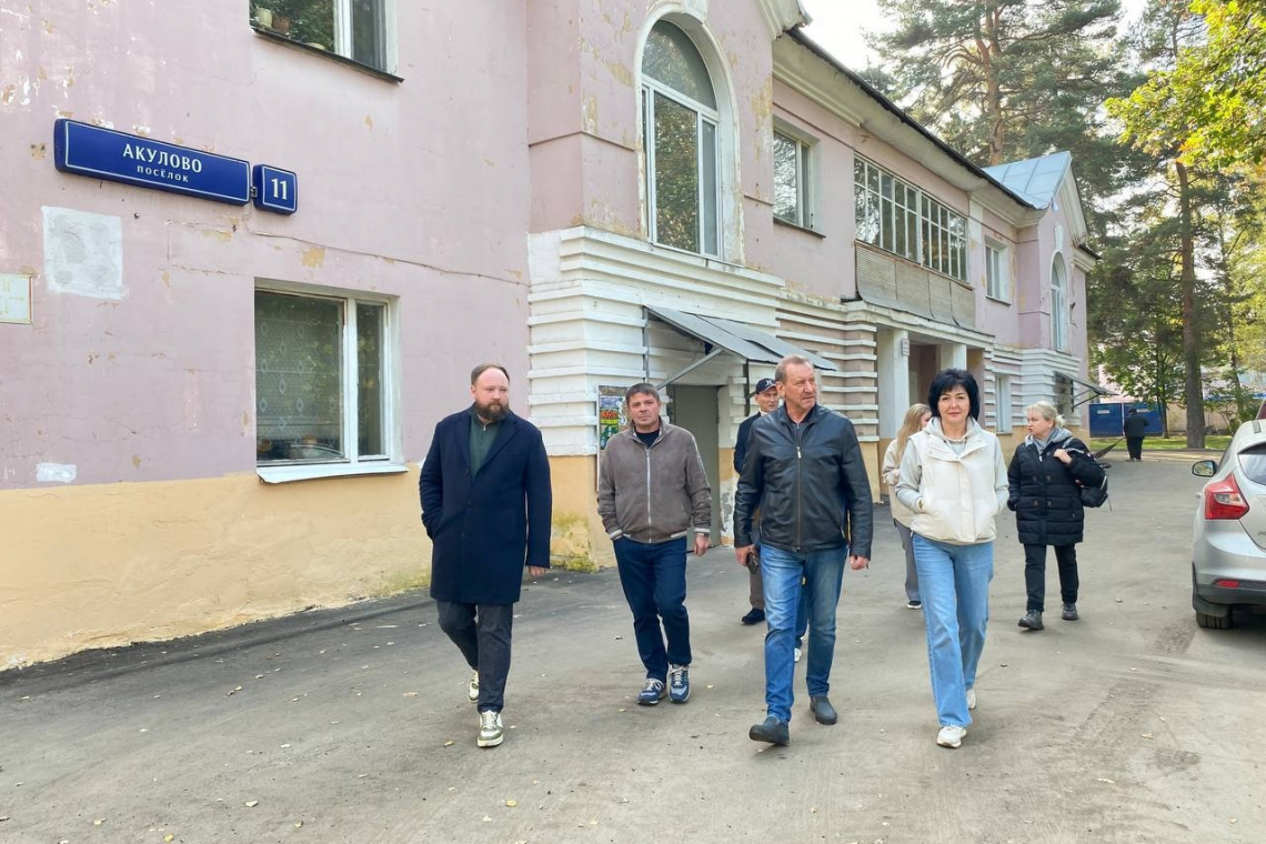 Муниципальные депутаты приняли участие в обходе территории в поселке Акулово