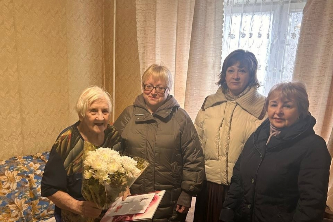 Поздравили жительницу нашего района с 95-летием!