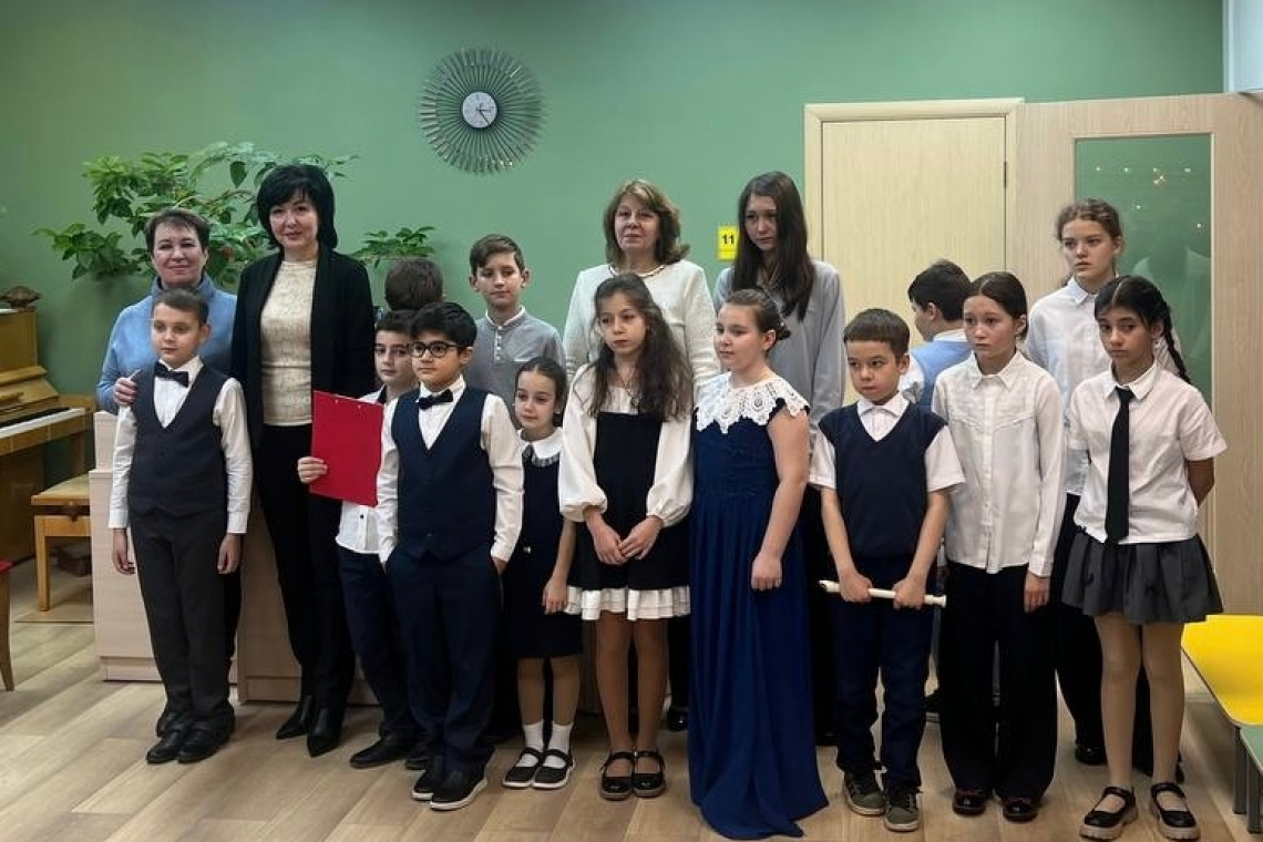 Предновогодний концерт музыкальной школы в стенах библиотеки: праздник таланта и вдохновения