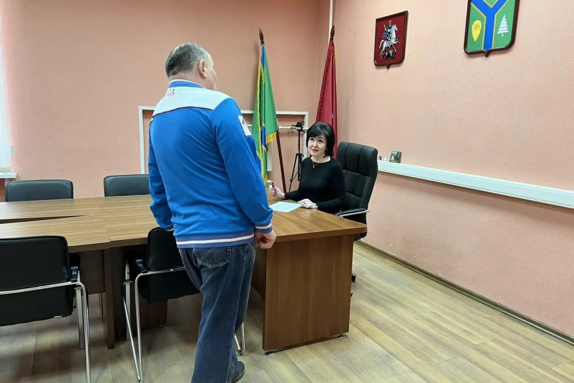 Пришло время для занятий спортом на улице, и жители активно начинают пользоваться спортивными площадками и тренажерами